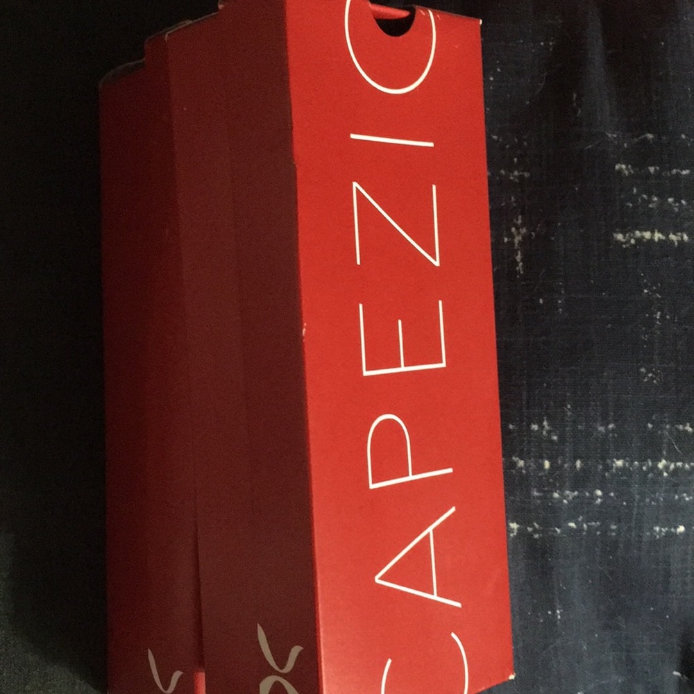Capezio EJ2 Caramel Jazz Shoes